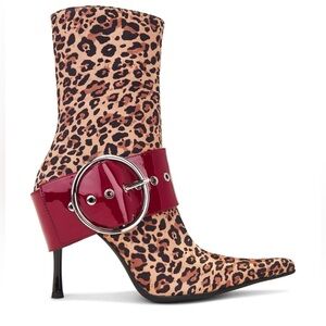 Discover boots in beige brown. NEW IN BOX.